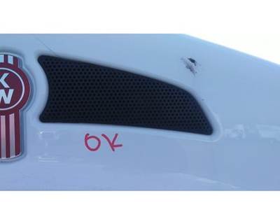 Kenworth T370 Right Hood Side Vent