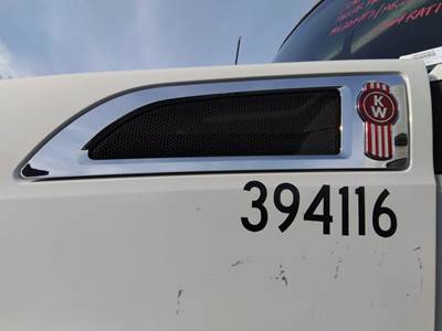 Kenworth T680 Left Hood Side Vent