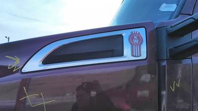 Kenworth T680 Left Hood Side Vent