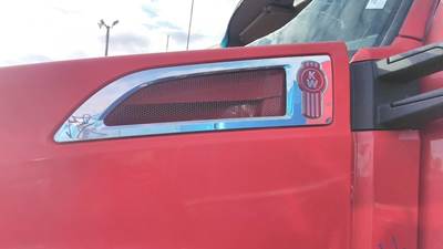 Kenworth T680 Left Hood Side Vent