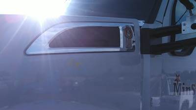 Kenworth T680 Left Hood Side Vent
