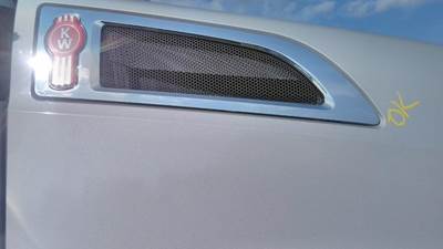 Kenworth T680 Right Hood Side Vent