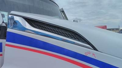 Kenworth T680 Right Hood Side Vent