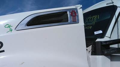 Kenworth T680 Left Hood Side Vent