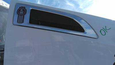 Kenworth T680 Right Hood Side Vent