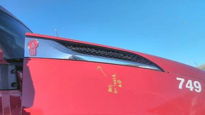 Kenworth T680 Right Hood Side Vent