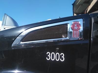 Kenworth T680 Left Hood Side Vent