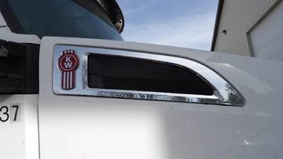 Kenworth T680 Right Hood Side Vent