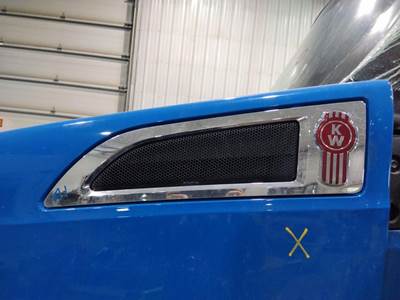 Kenworth T680 Left Hood Side Vent