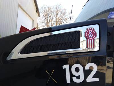 Kenworth T680 Left Hood Side Vent