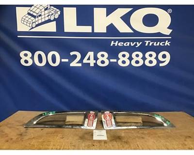 Kenworth T680 Hood Side Vent