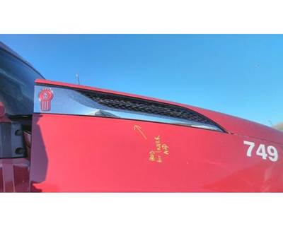 Kenworth T680 Right Hood Side Vent