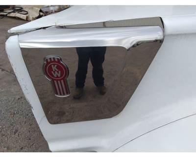 Kenworth W900 Right Hood Side Vent