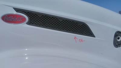Peterbilt 579 Right Hood Side Vent