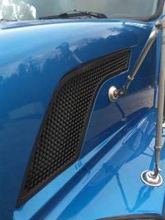 Volvo VNL Left Hood Side Vent