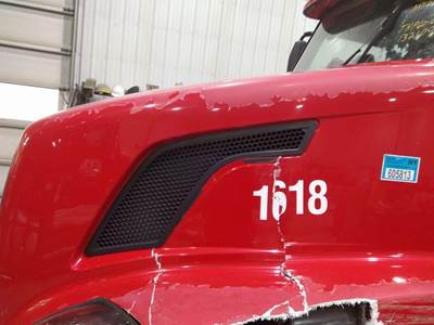 Volvo VNL Left Hood Side Vent