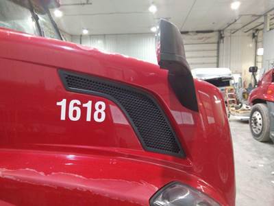 Volvo VNL Right Hood Side Vent