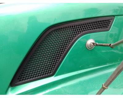 Volvo VNL Left Hood Side Vent