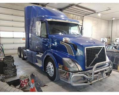 Volvo VNL Right Hood Side Vent