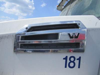 Western Star 4700 Left Hood Side Vent