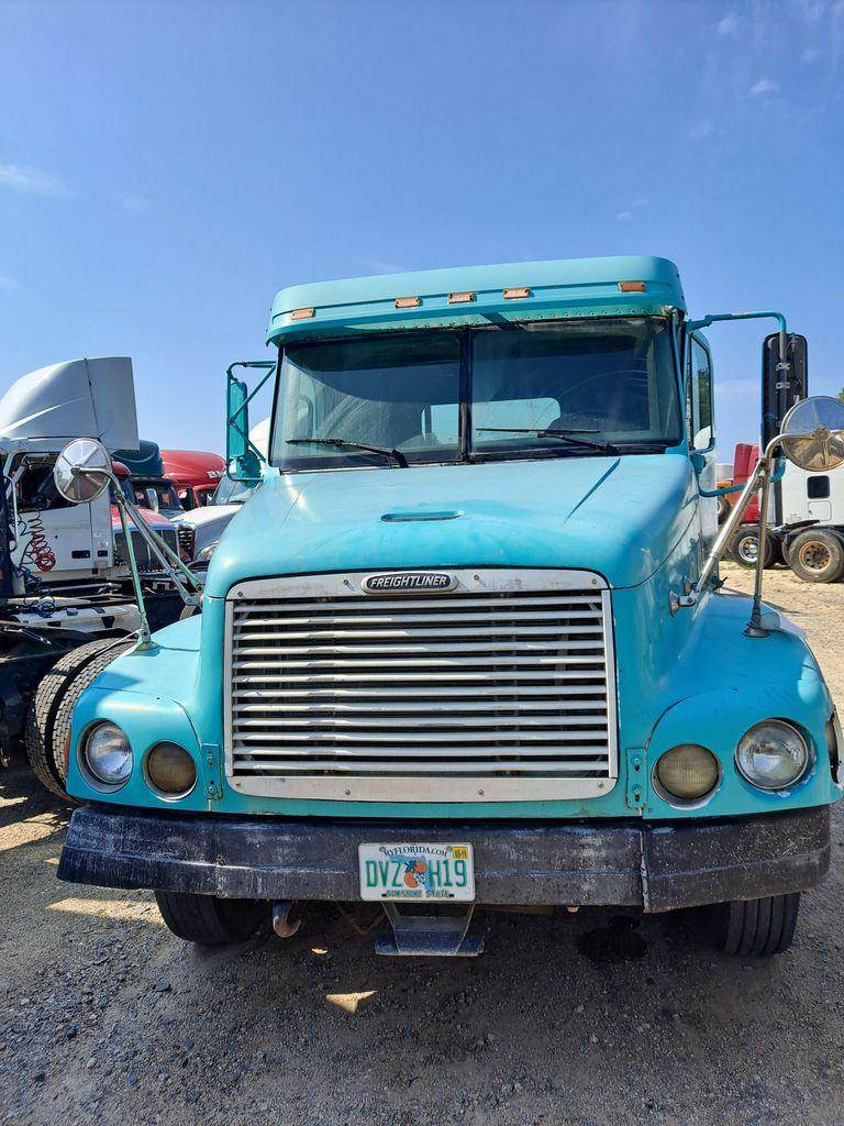 2000 Freightliner Century Class 120 Hood for a Freightliner CENTURY 120