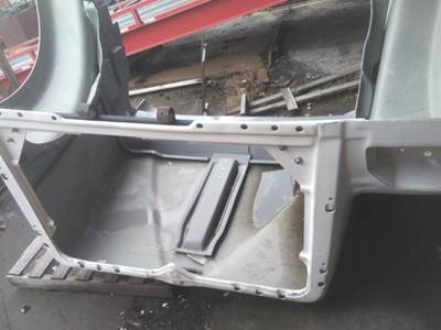 International 9900IX 2000-2009 Hood