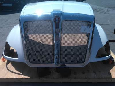Kenworth Hood for a Kenworth T680 GEN 1