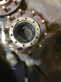 OFF OSHKOSH FRONT DRIVE AXLE
10 BOLT CAP
SEE PICS
11 1/4" 10 HP
HAD WEDGE