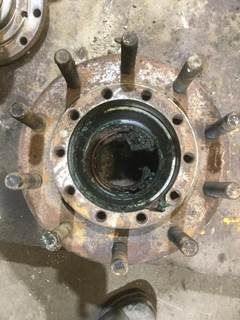 OFF OSHKOSH FRONT DRIVE AXLE
10 BOLT CAP
SEE PICS
BEARINGS 687 INNER AND