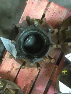 10001387
10 HOLE HUB PILOTED
4" WHEEL STUDS 
OUTER 580 BEARING
CAST HUB
 