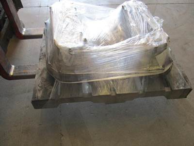 CRD MACK 10 HOLE STUD PILOTED,8 BOLT AXLE 