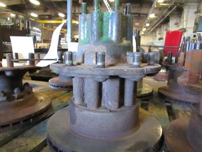 RIGHT STUDS, DISC BRAKE TYPE HUB  