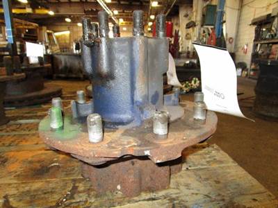 LEFT STUDS, DISC BRAKE TYPE HUB, 8 BOLT A/S, IHC APPLICATION 