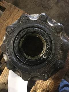 10 HUB PILOT
FRONT ALUMINUM HUB
ABS
101945 