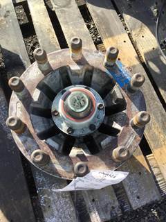 S19J0117 - USED FRONT HUB ASSEMBLY OFF OF A 1998 FL  CENTURY  120
 AXLE TYPE -