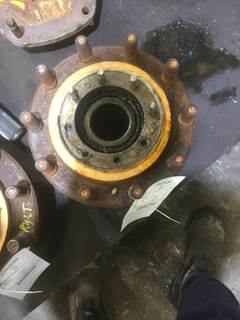 13 1/4" BOLT CIRCLE
HAD WEDGE BRAKE
8 BOLT AXLE SHAFT   8 1/2" HEAD
OFF SDA21