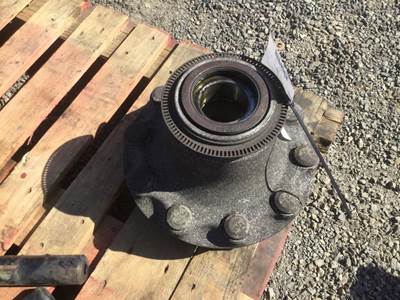 S17J0090 - USED CONMET STEER AXLE HUB ASSEMBLY
 AXLE TYPE - STEER
 CASTING#