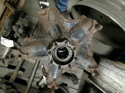 GMC APPLICATION, 
DISC BRAKE TYPE HUB, 
SMALL 8 BOLT AXLE SHAFT TYPE 