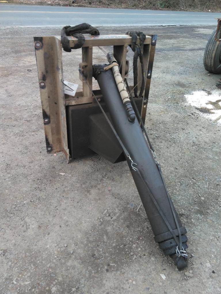 2001 Waltco ALL Hydraulic Cylinder for a Sterling LT9500 For Sale