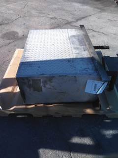 Freightliner Century Class 112 Hydraulic Tank for a Freightliner CENTURY 112