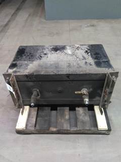 Mack Vision CXN613 Hydraulic Tank for a Mack CXN613