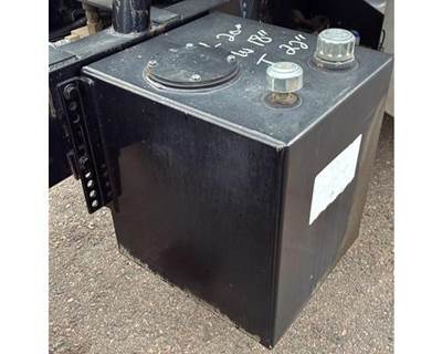 Mack Vision CXN613 Right Hydraulic Tank for a Mack CXN613