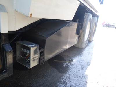 Volvo WXLL Left Hydraulic Tank