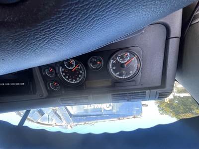Freightliner Cascadia 125 Instrument Panel Cluster