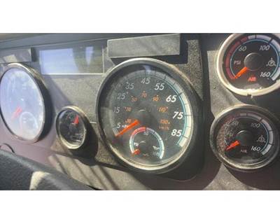 Freightliner Cascadia 125 Evolution Instrument Panel Cluster