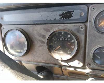 Freightliner FLC112 Instrument Panel Cluster