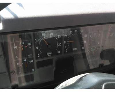 International 4900 Instrument Panel Cluster