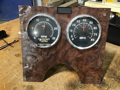 International 9200i Instrument Panel Cluster