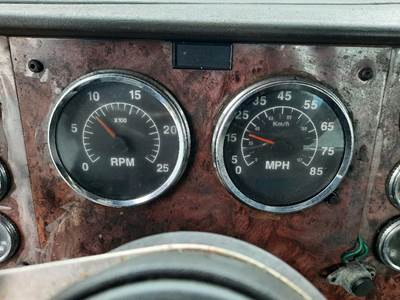 International 9200i Instrument Panel Cluster