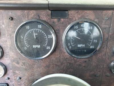 International 9200i Instrument Panel Cluster